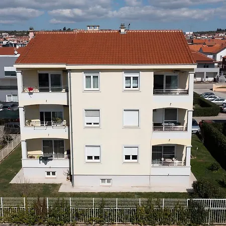 Modern - Visnjik Sport Center Area Apartment
